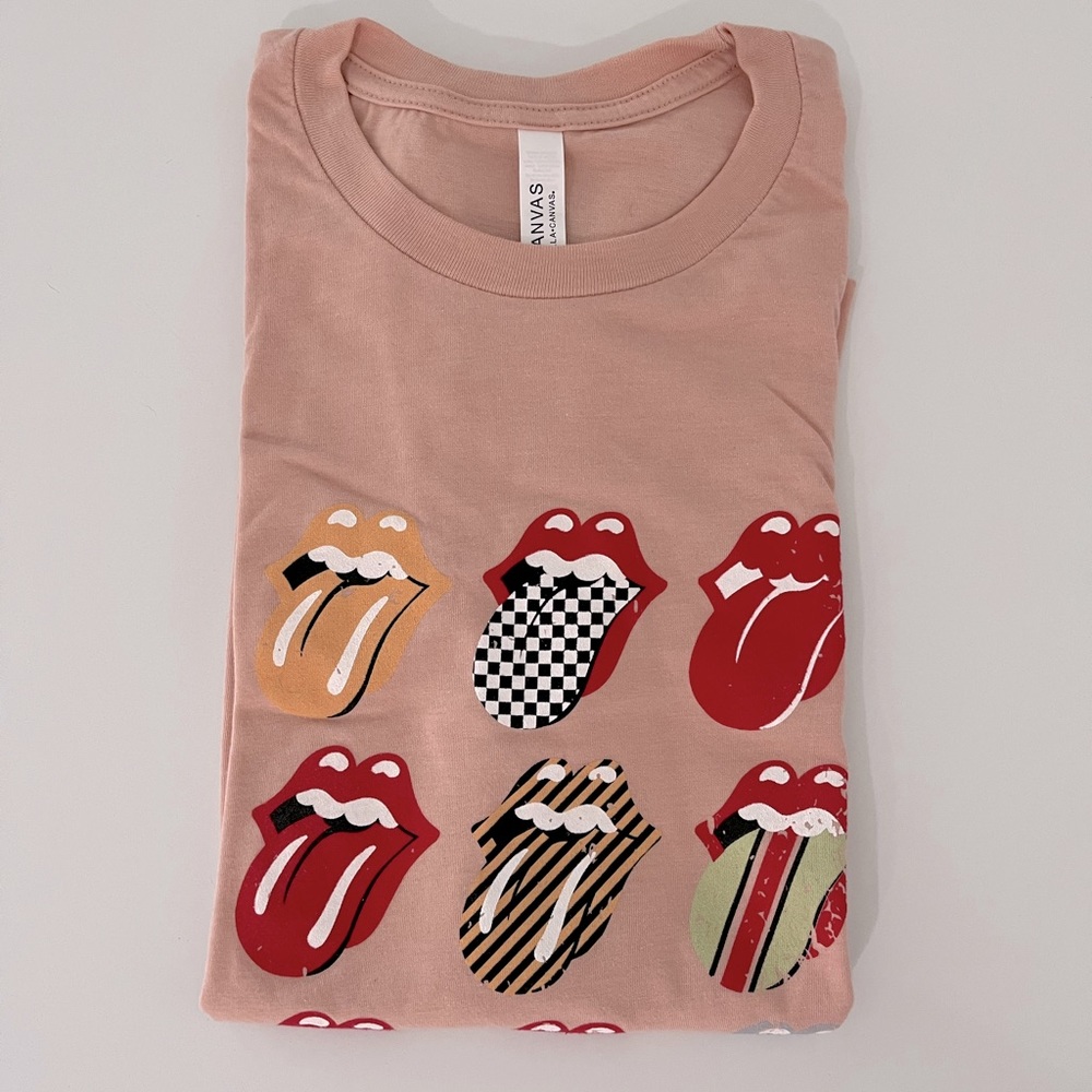 Patterned Rolling Stones logo short sleeve peach t-shirt